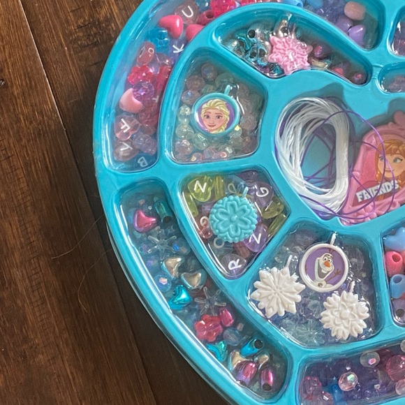 Disney Frozen Forever Friends Best Friends Jewelry Activity kit - Picture 7 of 9